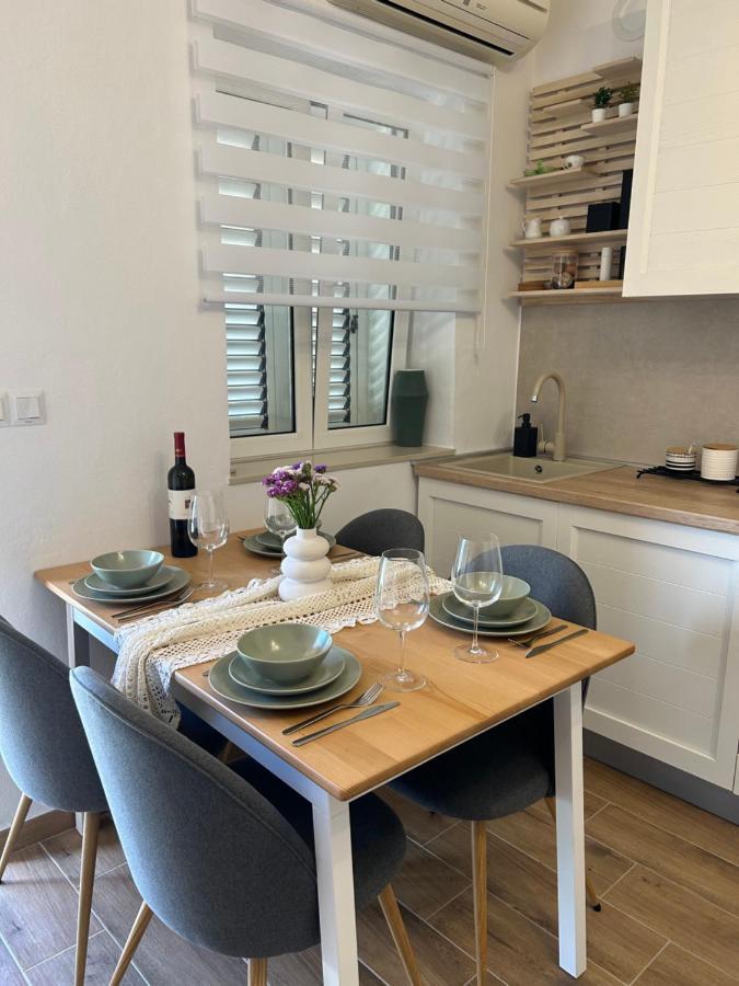 Zio Nino Apartment Sutomiscica ภายนอก รูปภาพ